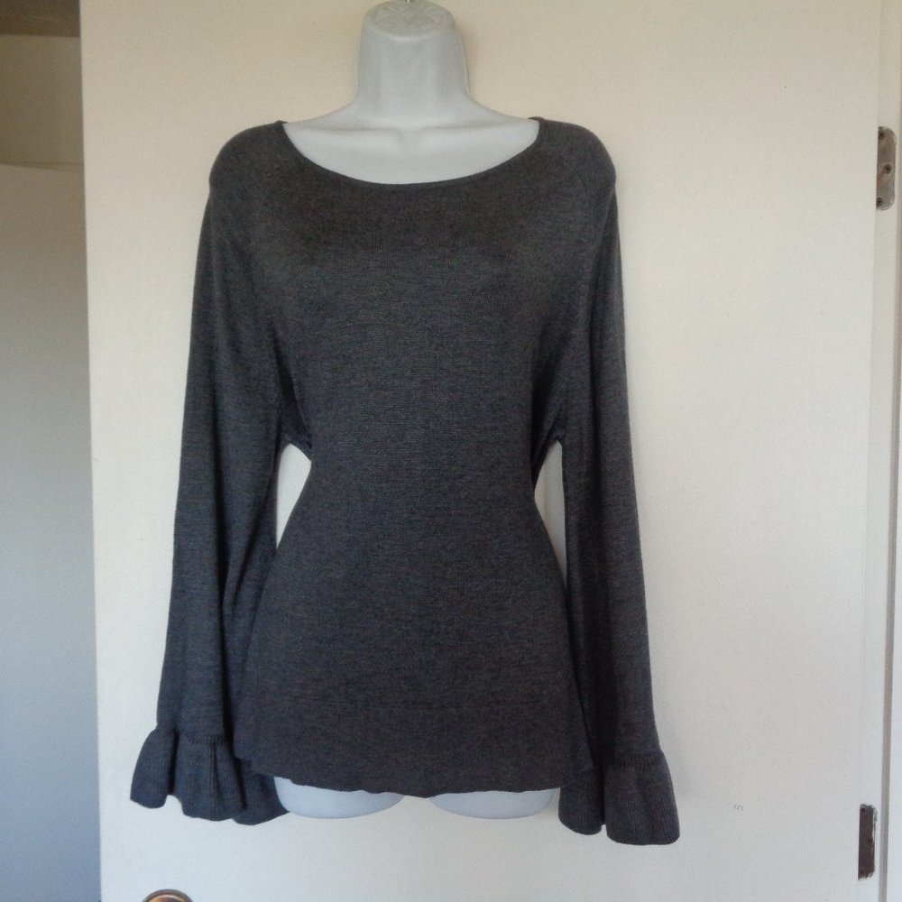 Chelsea & Theodore Black Bell Sleeve Tunic Sweater Large